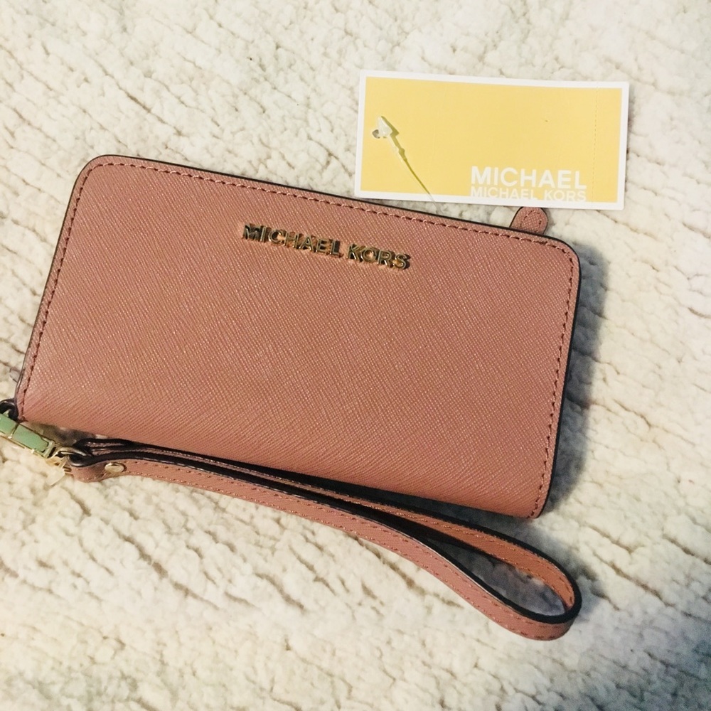 Blush Michael Kors Wristlet